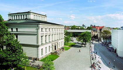 Löwengebäude auf dem Universitätsplatz | Foto: Norbert Kaltwasser